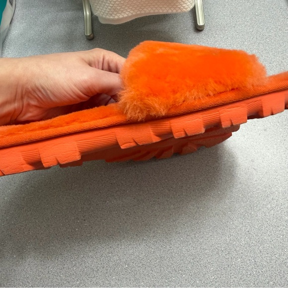UGG Slippers - Picture 6 of 8
